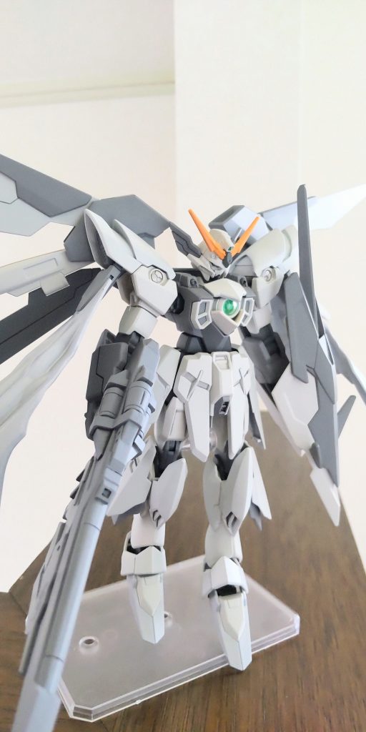 ガンプラ制作終了にあたって塗料をとにかく消費してしまいたいの一心で作りましたね　その中でもホワイトと潰しがきくグレーは予備に買いすぎていました　これでもまだ残っています(^_^;)