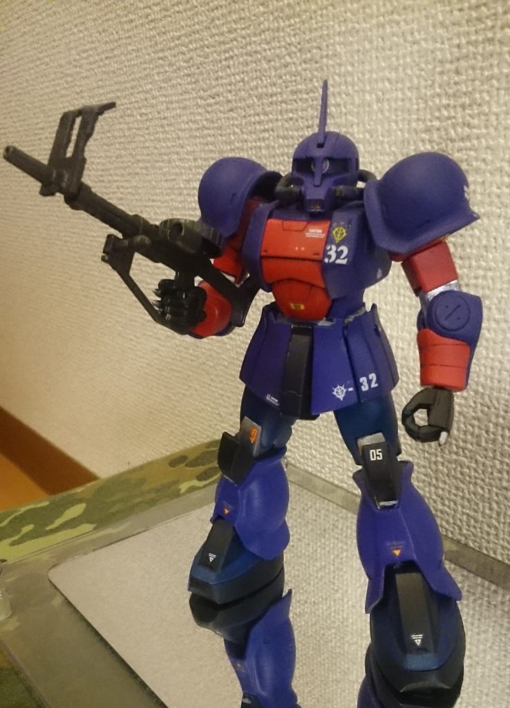 ザクマシンガンはザクIの物ではなく、ザクIIのマシンガンに防盾が施されています。