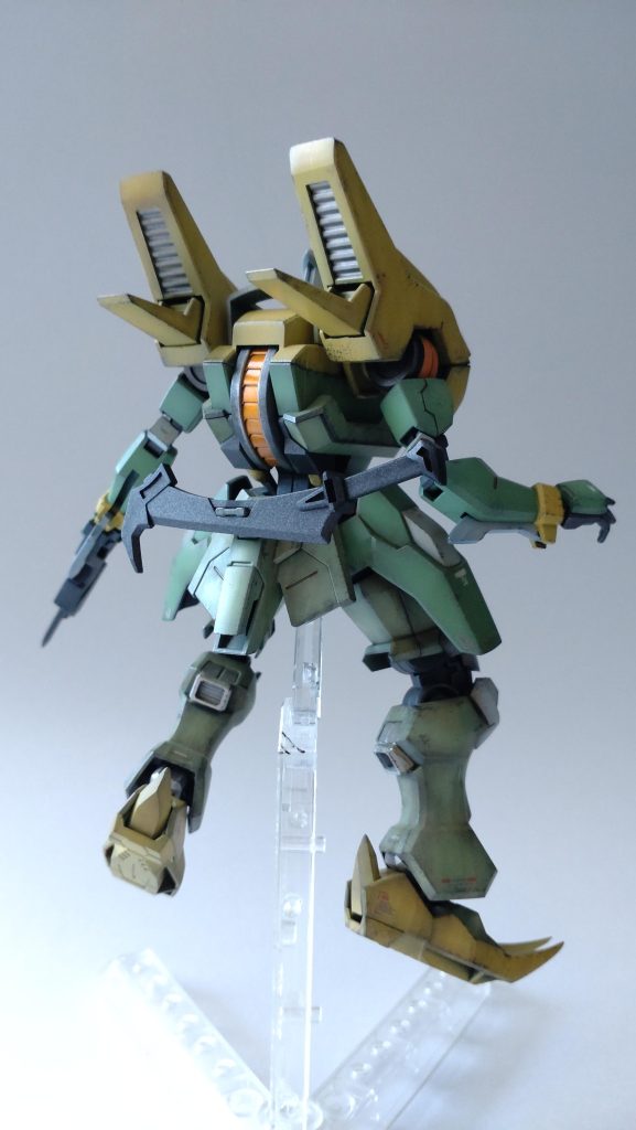 背面とんがりくっくいい感じ。腕　脛　後ハメ加工して合わせ目消しをして、、足先がぷらんぷらんの嵌め合いになってしまいました、、