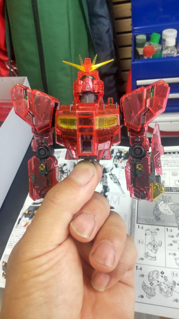 制作途中も追加、サイコフレームは裏からクリアグリーンを筆塗りしてます胸やアンテナもクリアイエローで裏から筆塗りしてます(zaku-kao2)