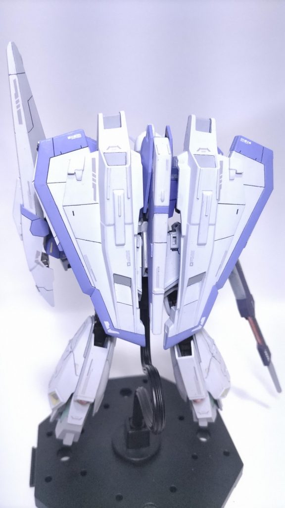 白色をどんな白にするかとても悩みました。結局は白にグレーを足すだけの単純なカラーになりましたが、アンミカさんの「 白って200色あんねん」の意味がとてもわかった気がします。