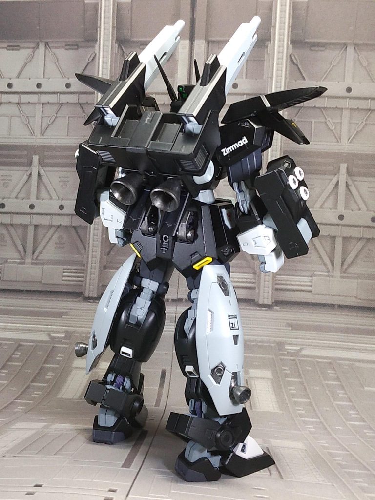 F90FF本編では開発の遅れでGキャノンに搭乗する事になるガレムソンですが、「もし予定通りF80が配備されていたら」を想像して「Gキャノン バズ・ガレムソン専用機」のカラーリングと武装を参考にMG F80ガンレイドとF90のミッションパックを使用して製作しました。