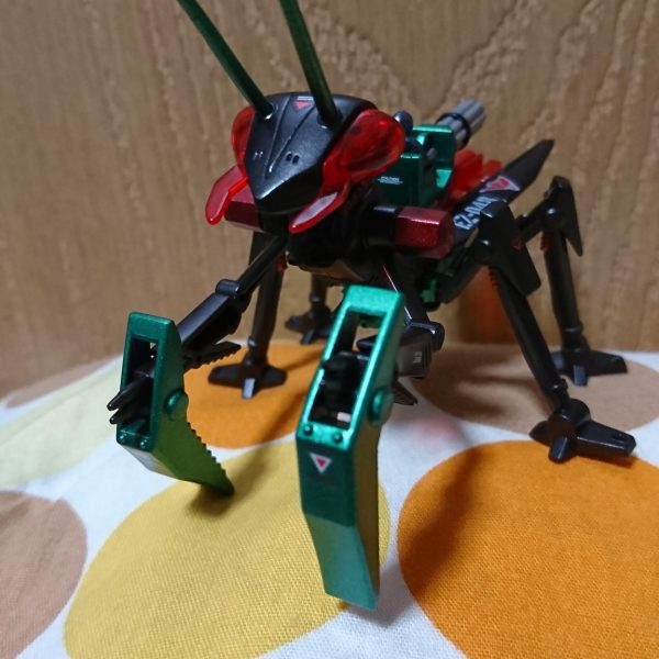 ゾイドの塗装ほぼ終わってガルスJ本格的に製作していきます。ちなみにガンプラとは関係ないですが作っているゾイドはもう生産されていないいわゆる絶版キットでカマキリ型ゾイドのディマンティスです。 追記 ディマンティス完成 （3枚目）