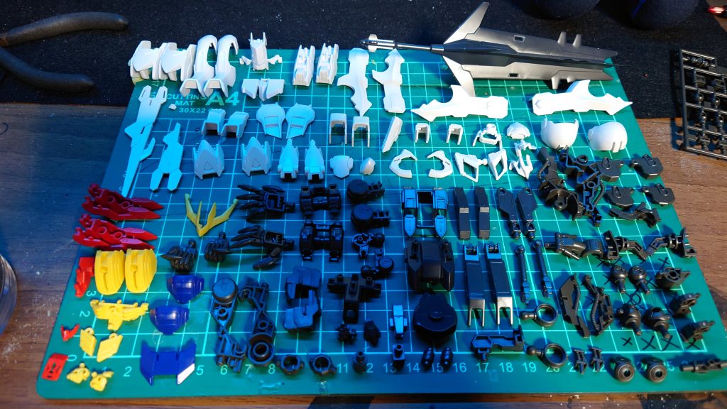 パーツ量はこんな感じHGなのでまぁ納得整形不良パーツは一つも無し！流石バンダイ！