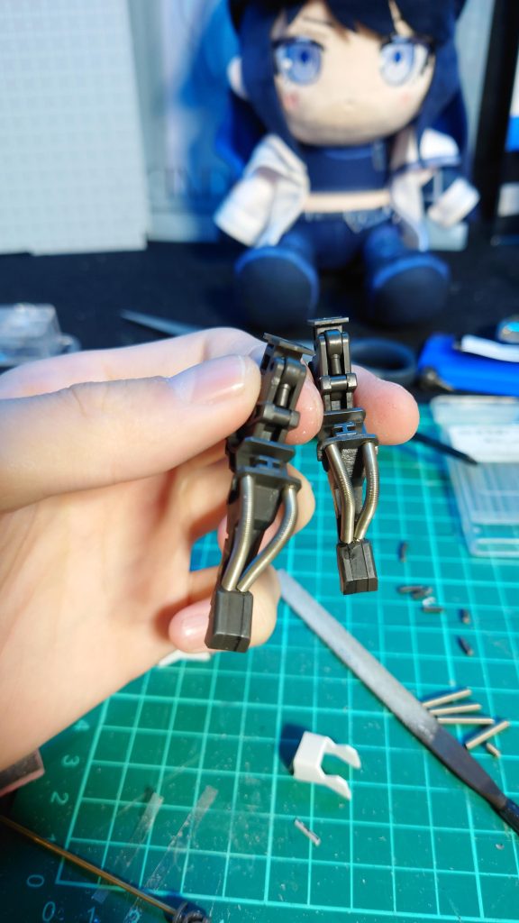 足のパイプをエバーグリーンさんのスプリングで改造！作品に求めるのは…リアリティだッ！