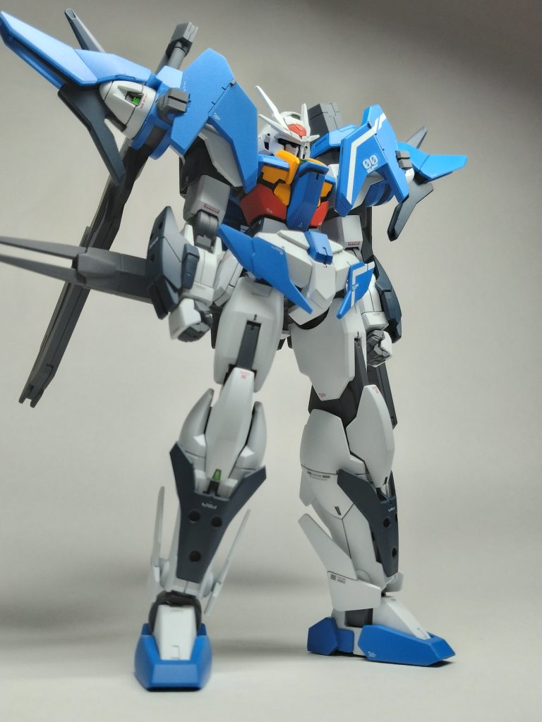 肩のアーマーとフロントスカートにはホワイトのラインを入れました