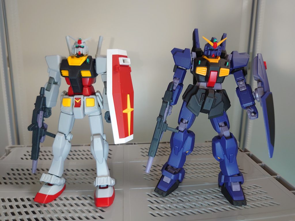 Mk-Ⅱっぽくしたので、エドガー機のMk-Ⅱと並べると、エゥーゴカラーとティターンズカラーっぽく見えますね。Mk-Ⅱの方はリバイブのMk-Ⅱに、カメラ類のレジン加工と、チューブ部分をメッシュホースに置き換えているくらいです。
