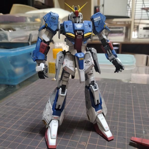 製作ストーリーにあげようか迷いましたが！取り敢えず！復帰した事を形にしようと上げました！😄トップコートはまだやってないので厳密に言うと完成では無いので！ギリギリ完成投稿にはならないと思います！😄😄トップコートは同時進行していた補修パーツのデカール貼りが終わってから一緒にやろうと思ってます！さすがに昨日の今日で左手の感覚と言いますが強弱の使い方が凄く難しく感じましたが！確信しました！これはリハになりますね！、😄補修デカールは夜にやろうと思いますので！完成投稿はそれ以降に投稿します！今回は当然破損もなく宣言通りにウェイブライダーにも変形させますので！投稿しましたらお時間がある時に観覧宜しくお願いします！😀ちなみに一枚だけPGザクのスジ彫り入れ直し、再塗装とデカール貼り終わってるので取り敢えず！載せたりしてみます！😄これもトップコートはまだです！トップコートすると色も深みが出ると思います！😄（1枚目）