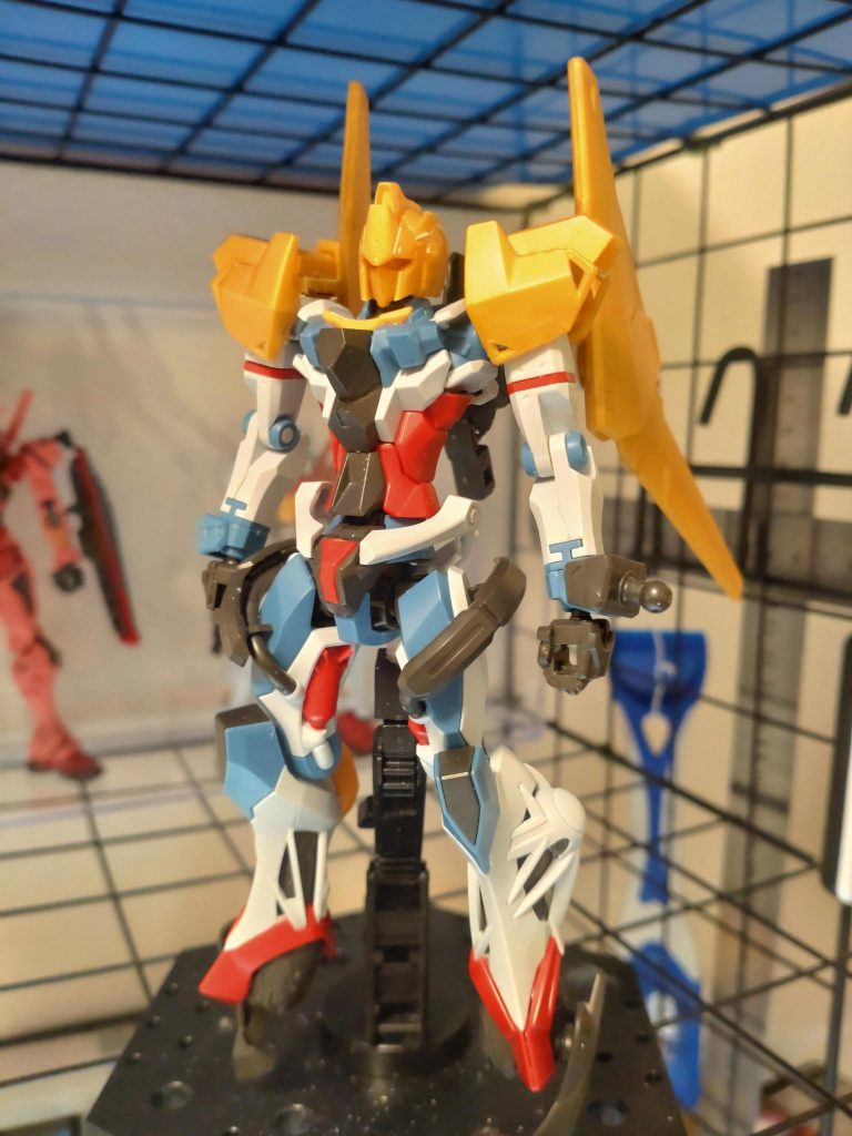 ジークアクス版百式、紆余曲折があって製作することとなりました。たぶん始動から完成まで２ヶ月ほどかかっています(汗)。というのも、もともとは劇場公開初日にジークアクスを観た帰りに、衝動に駆られ旧キットブラウブロをネット購入。いつか作ろうと眠らせていましたが、ジークアクスコンがあるということで変形できるキケロガを作ろうと思いたいました。