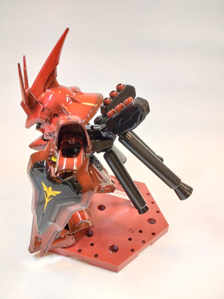 背景が白だと画面が落ち着くのと、塗装面がしっかり強調されて見えるんでしょうか。テカり具合がいい！