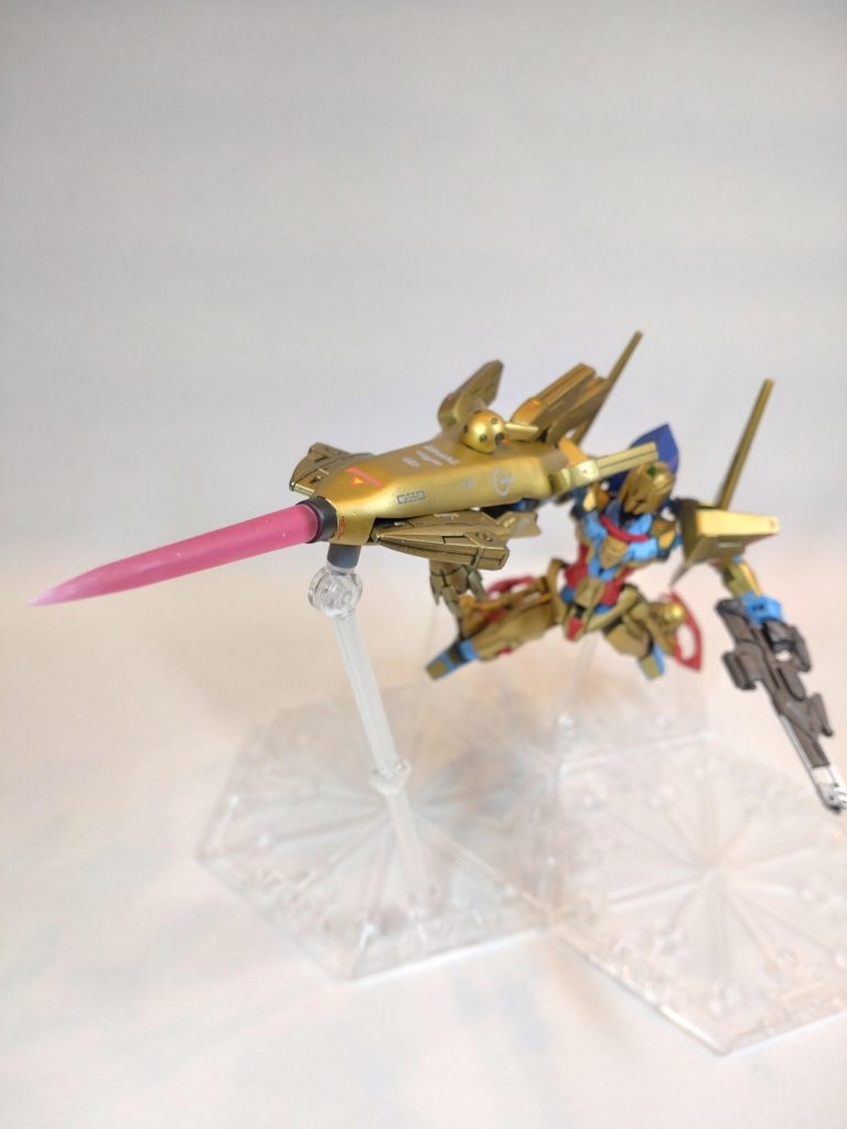 そして、本機最大の特徴となるのが「ハクジ空式（くうしき）」である。パイロットであるエグザベ中尉の使い慣れた装備であるハクジを、ティターンズとの地球戦を視野に入れ設計し直した装備である。初代ハクジと同じく、その推進力により、もともと高性能な百式の機動性をさらに上げることが可能となっている。