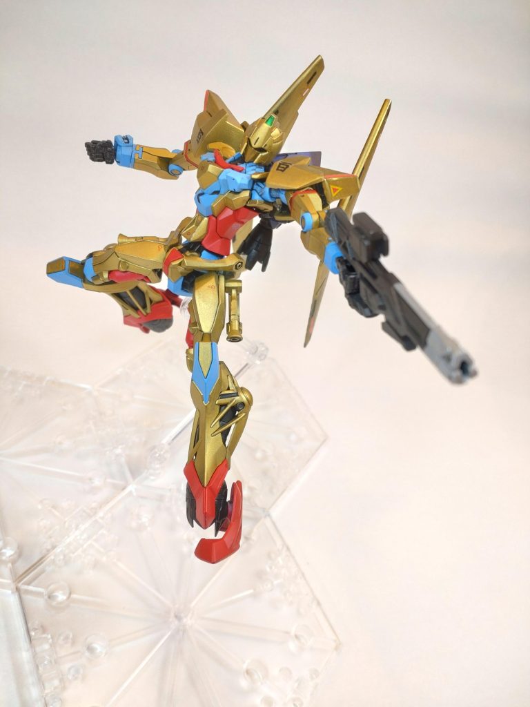 アルテイシア新公王は、ティターンズに反旗を翻そうと地球連邦軍内で密かに兵を募っていたブレックス•フォーラ准将と手を組み、反地球連邦組織「エゥーゴ」を結成する。そのエゥーゴのフラグシップとすべく開発されたのが、GQuuuuuuX3号機-百式である。