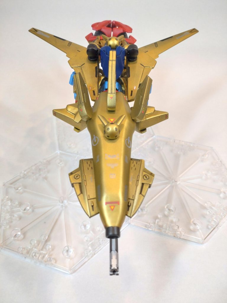 さらに、最新のフレーム技術とハクジの融合により、大気圏でも飛行可能な戦闘機形態への高速変更が可能となっていることも、対ティターンズを見越した仕様であるといえる。