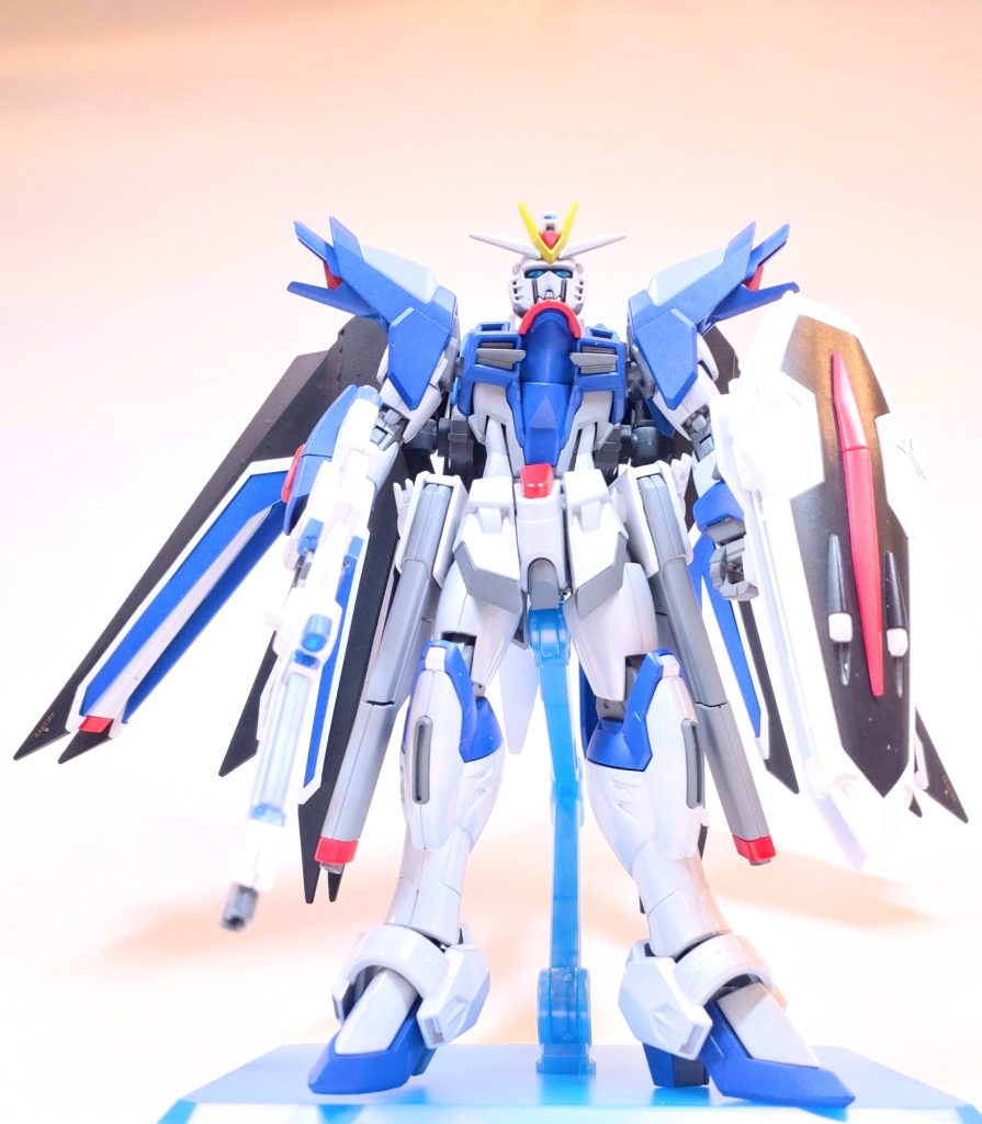 こういう機体を見上げるようなショットも好きです!でも、先程同様に腰の曲がりが気になる…(汗)