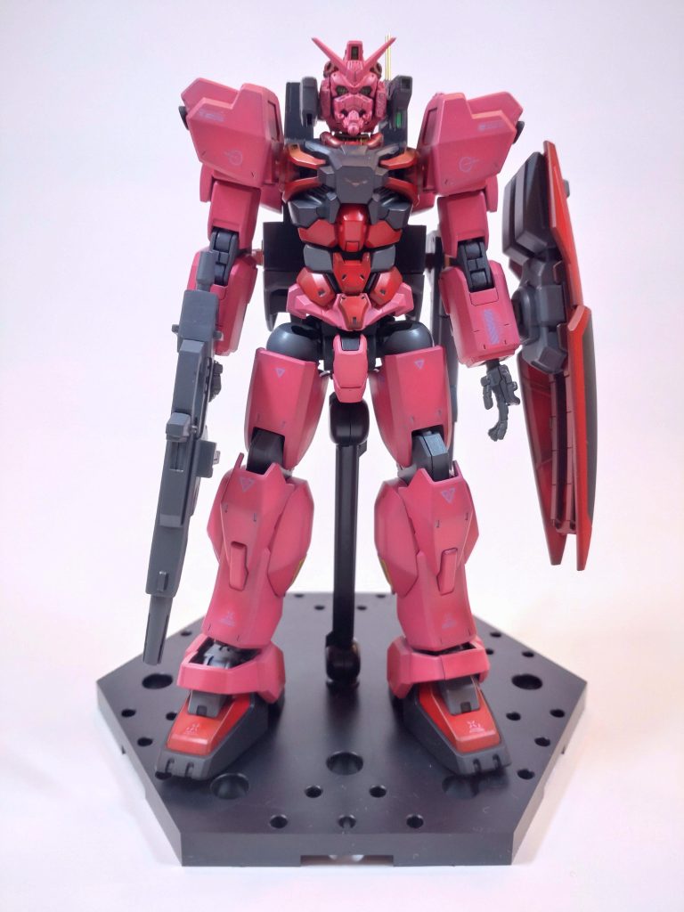 イオマグヌッソを暴走させジオン軍に対しクーデターを起こしたシャリア・ブル。その鎮圧の功績者が、ゼクノヴァの向こう側から赤いガンダムと共に帰還したシャア・アズナブル大佐であった。シャリア・ブルは撃墜したものの、シャアの駆る赤いガンダムも頭部、右腕、コアファイターを破壊され大破してしまう。このクーデターによりザビ家に代わり新生ジオン公国を率いることとなったアルテイシア・ソム・ダイクンは、ジオン軍の旗印ともいえる赤いガンダムを改修•強化することで、新生ジオンの力を知らしめるという計画を進める。