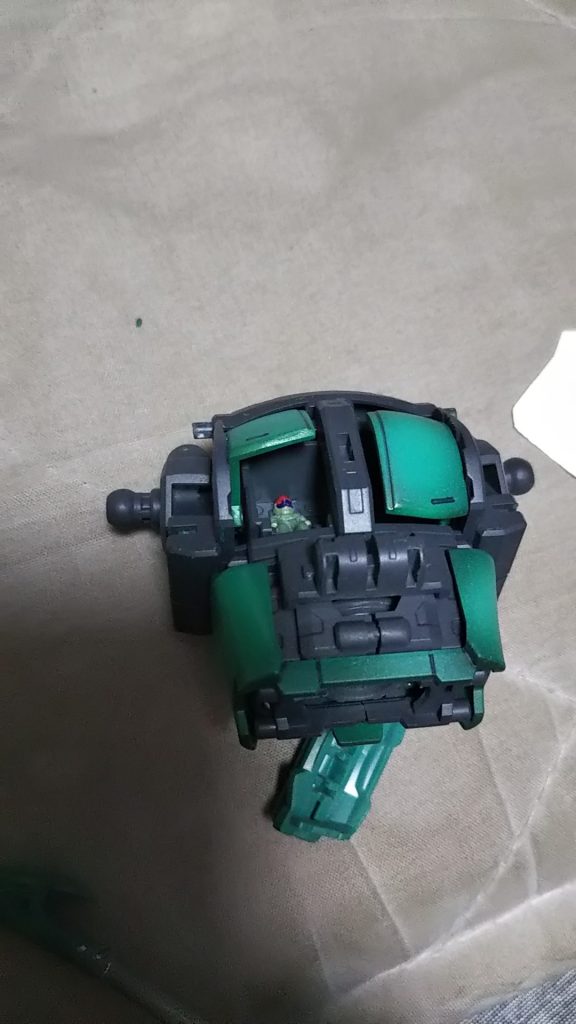 このキットには偉い人がついています（やけにこじんまりしてますが💦）