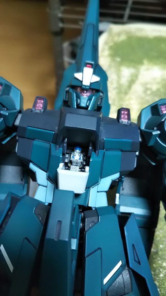 このキットにはパイロットがついています💦