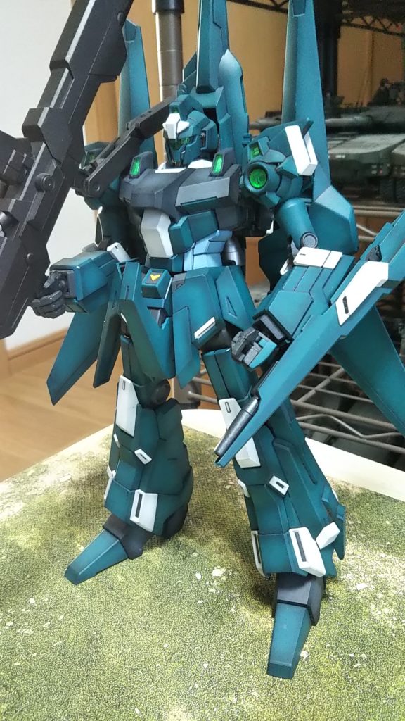 ノーマル仕様同様にこの頃から機体をベタ塗り塗装よりグラデーションかける塗装になりました。（私の制作ジャンルが戦車とかに移行してきた時代💦）