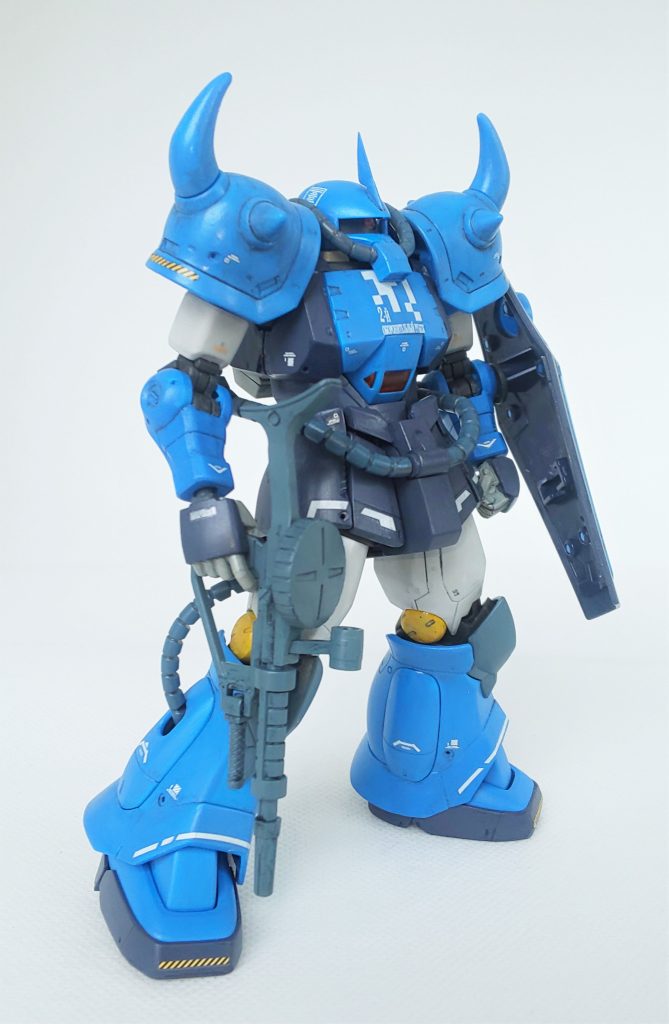 付属していたブグとの共通武器に納得がいかず、ザクマシンガンを装備させています。