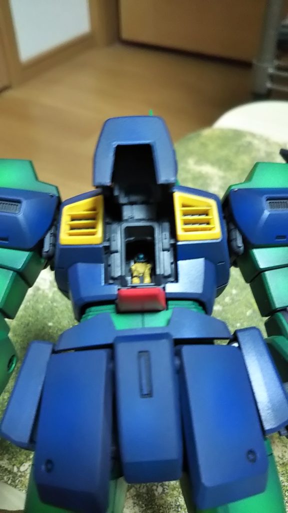 このキットにはエゥーゴのパイロットがついています💦