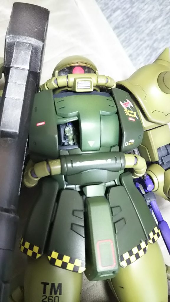 このキットにはブレニフオグス中佐が入っています。一般色ノーマルスーツだけど💦