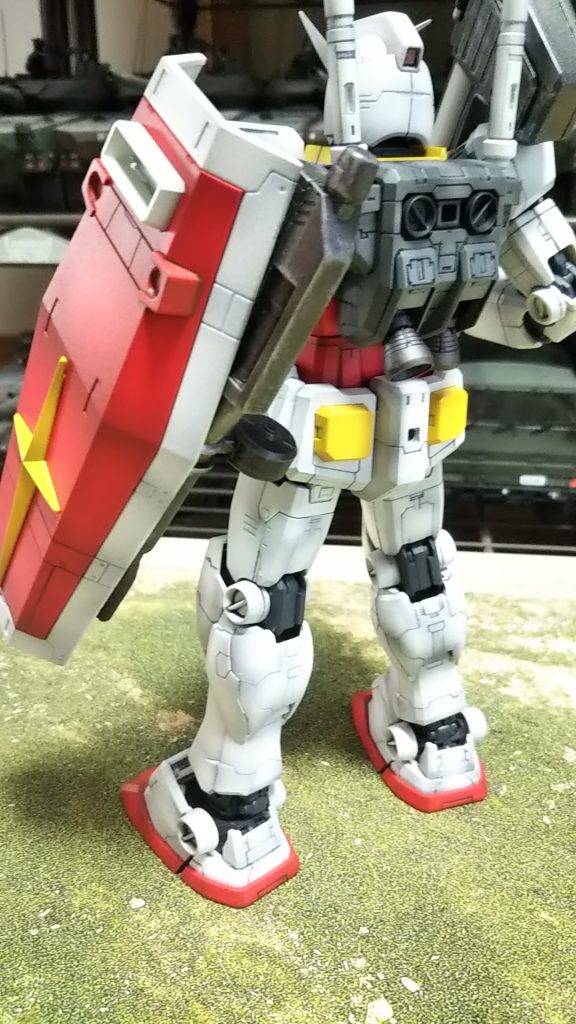 斜めうしろシールドにビームライフルつけてます💦