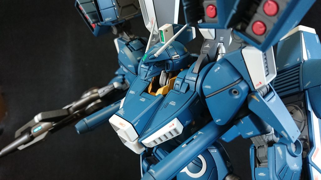 デカールは手持ちのホワイト系を多用しました。