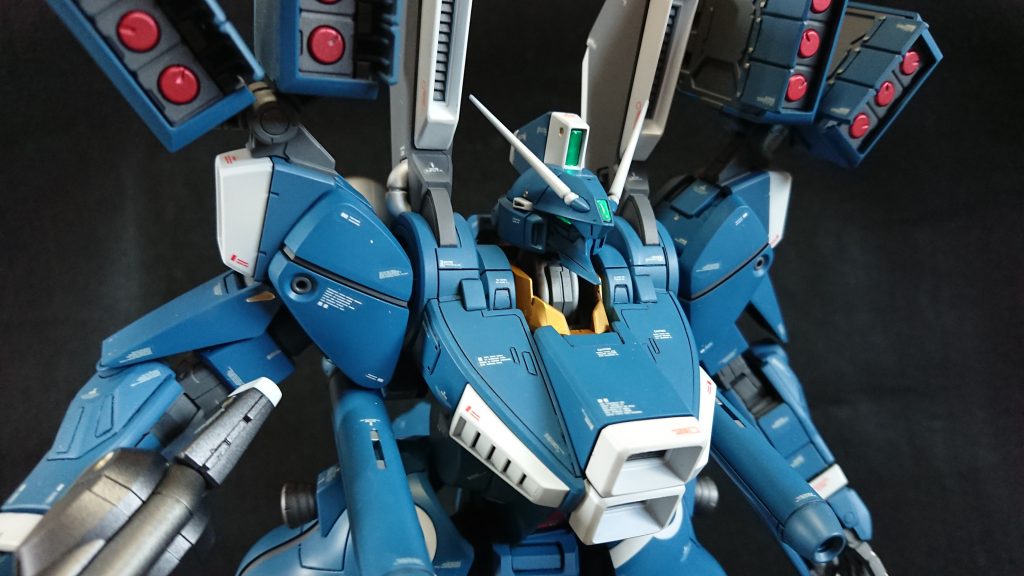 カメラアイやセンサーはUVレジンを使用してます。