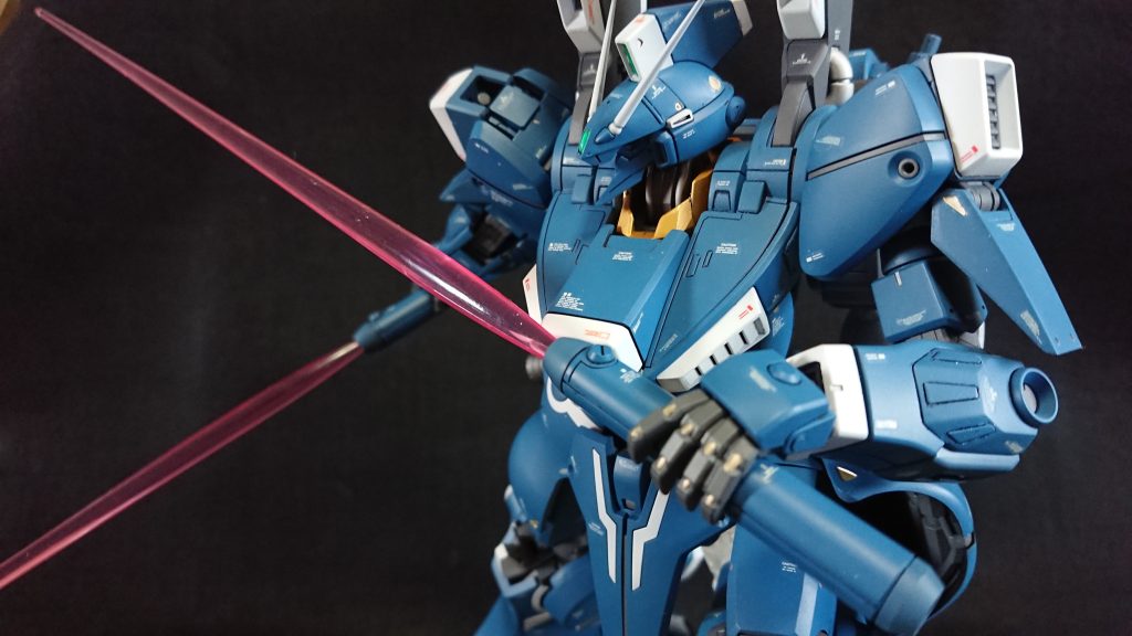 差し色にエナメル塗料のゴールドを入れてます。