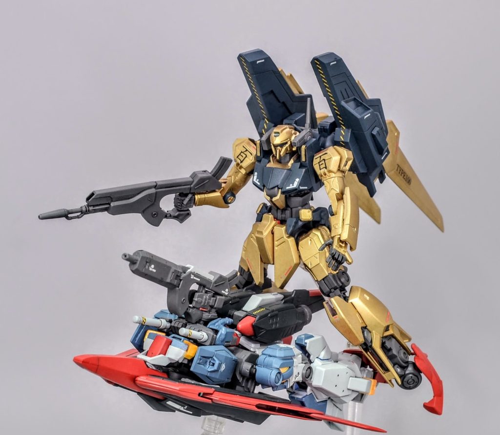 【えぇい!打ちどころが悪いとこんなものか!】ウェイブライダー形態のゼータの背中に乗って大気圏に突入するシーンの再現も可能です