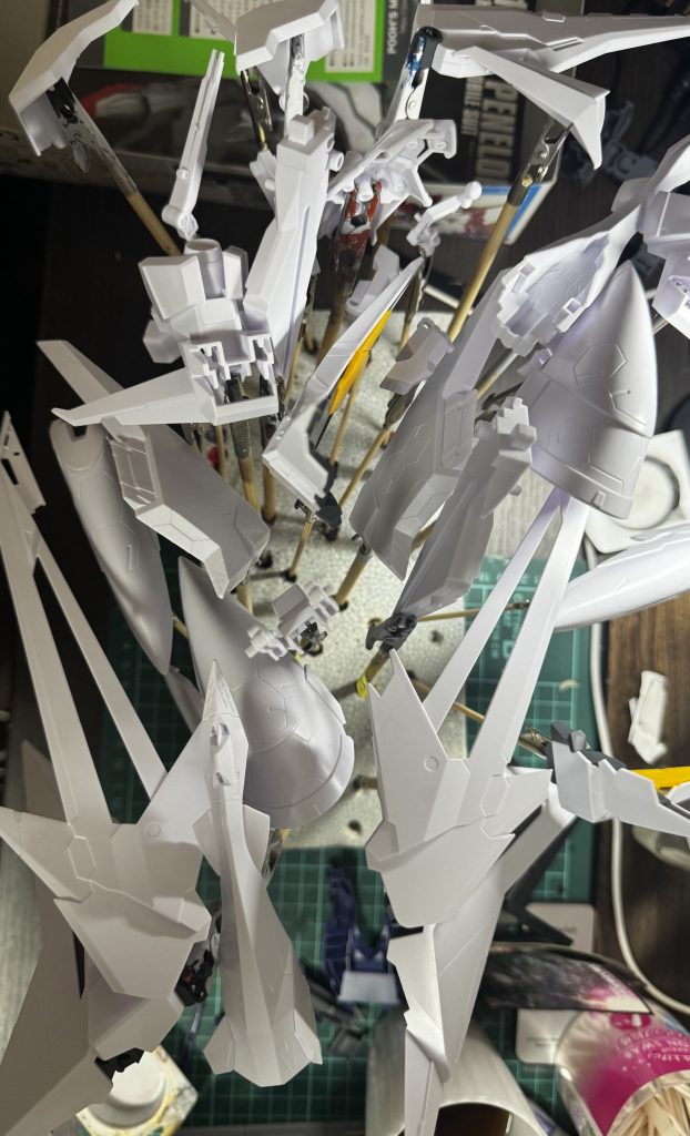 で、おまけパーツはご覧のデカさこっちもガシガシ、部分塗装も合わせ行っていきます