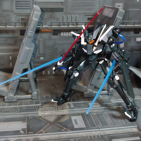 プレバンから届いたのでとりあえず素組ベースのユニオンフラッグ等からABSからPSに素材変更されててキット自体も良い感じでしたこの形の青いビーム刃は珍しいですね