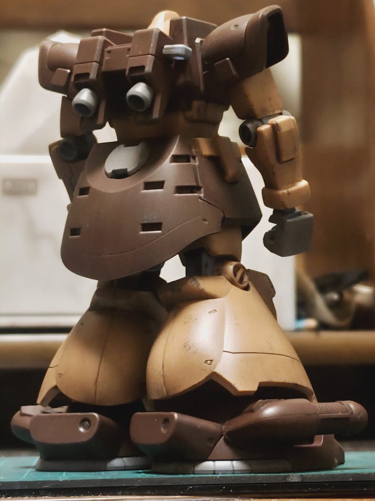 後ろからももう一枚。本命のウェザリングに行く前に、もう一つぐらい別のキットで練習しとこうかな。