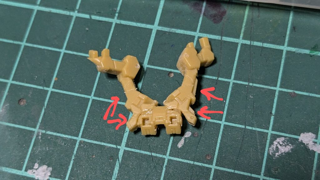 左右でアームの部分に違いが有ったので、１ｍｍ角材でデティール追加してます。