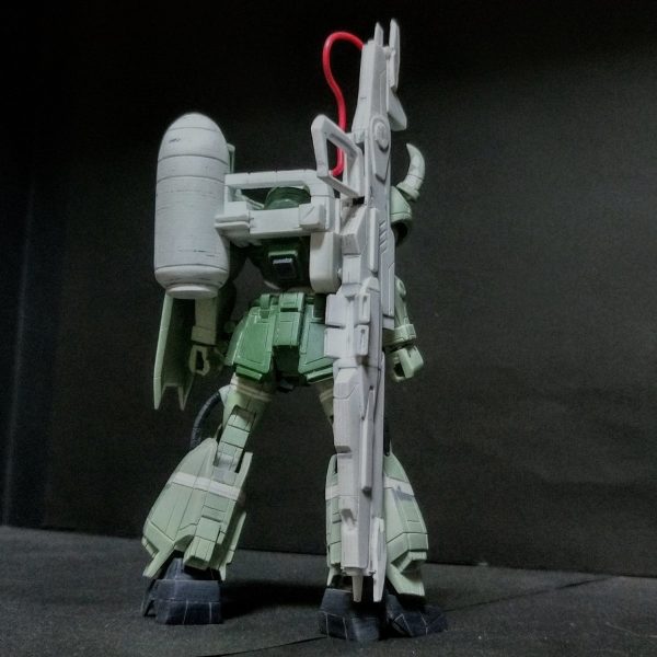 ザクウォーリア武装製作で大型ビーム砲が出来て、ガナーパックが完成しました！最近の暑さと仕事の忙しさでなかなか進みませんでしたが、なんとかここまで行きました❗️今回の苦労ポイントは砲を支えるアームと、格納状態にする為の蝶番の加工に難儀しました💦（1枚目）