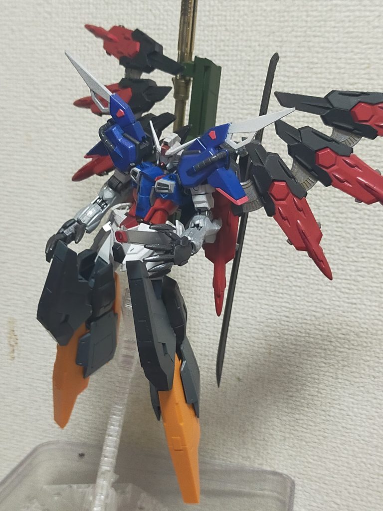 アイディア変更でデスティニーといえばやはり剣を持たせたかったのでMGバルバトスから持ってくる