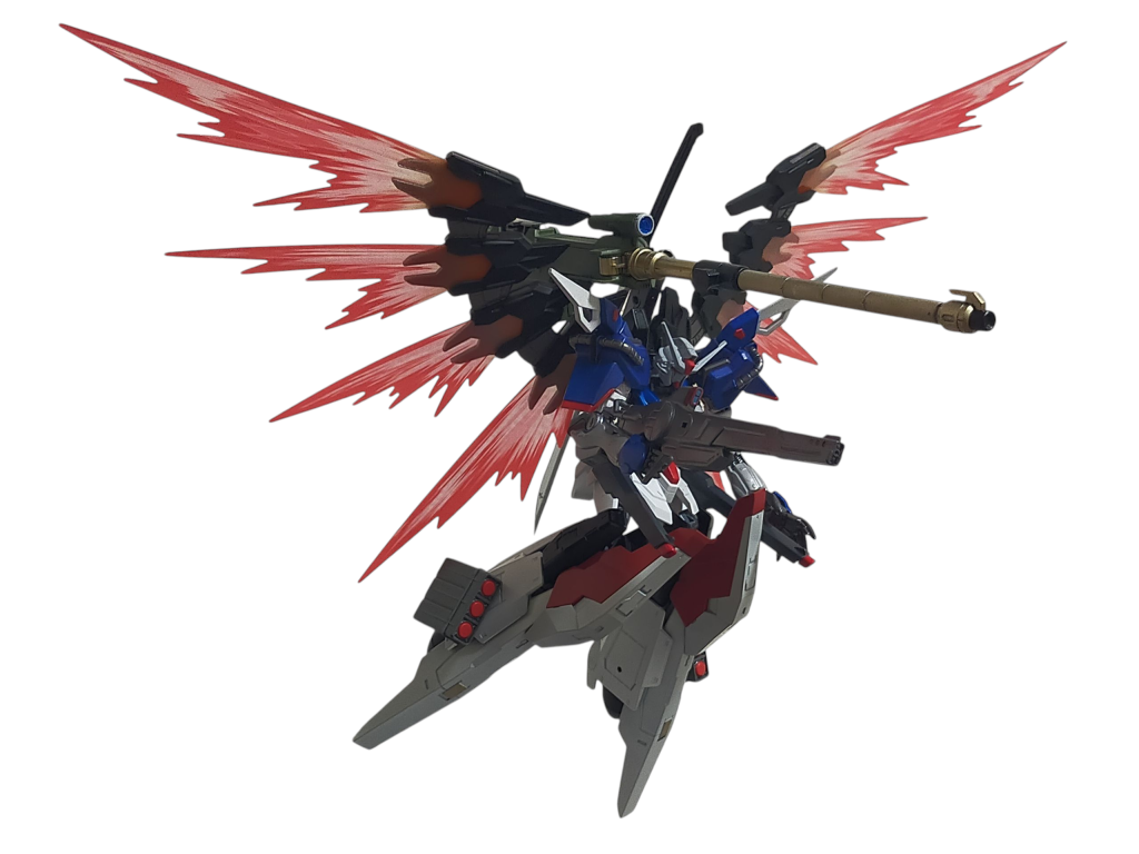 光の翼の展開でさらに大型に。フルバーストモードによってリニア砲、レールガン、クスフィアス、ミサイルポッドを展開。さらにドラグーンの射出可能。