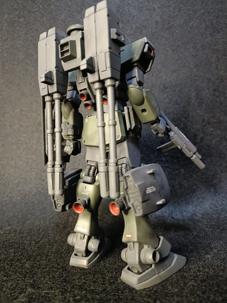 150mm連装砲収納状態。背部パックの支柱が回ることで収納状態にできます。