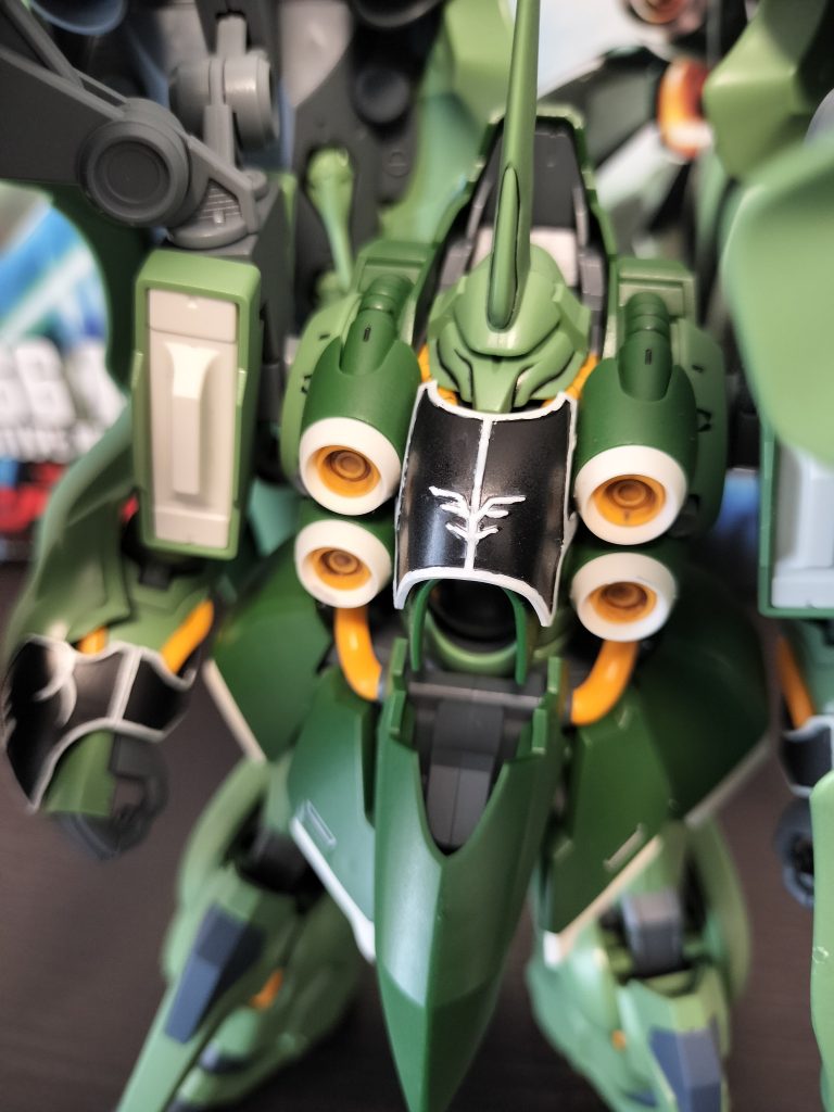 白い部分ガンダムマーカーで手塗りです