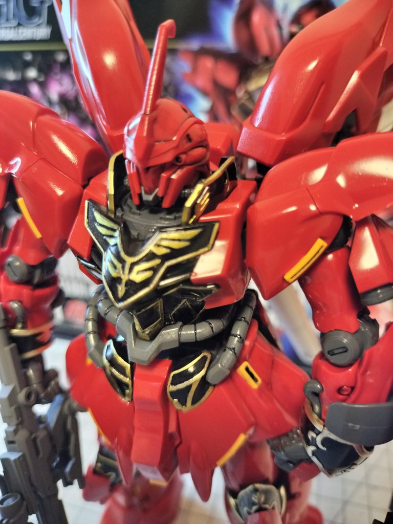 先日のクシャトリヤ同様にガンダムマーカーで金部分塗装しましたが、震えが止まらず大変でした💦