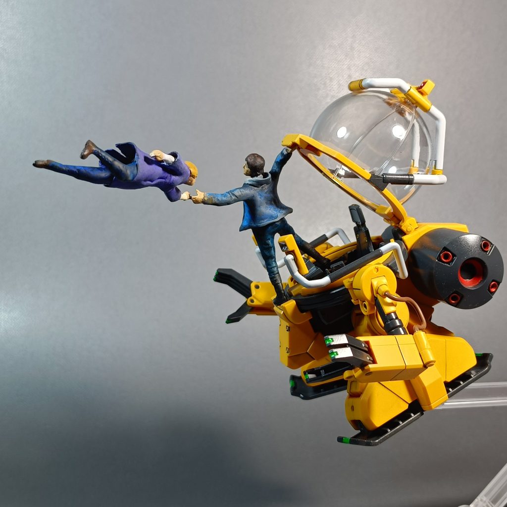 最初にトロハチのスケールをネットで調べていたら、1/24くらいって書いていたので、それを信用してタミヤ1/24キャンパスライフセットを買ったのですが、全然サイズが合わない！でかすぎる！1/35でちょうど座席に座れる感じでした・・・一度1/35戦車模型のフィギュアで試すべきでした・・・。キャンパスライフセットはまた、単独で作りますか・・・。カーモデル持ってないけど。