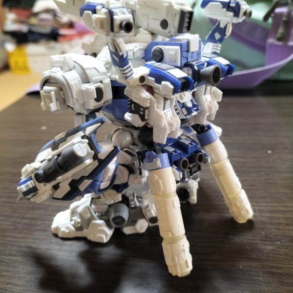工作完了しました。バラして洗浄して、サフ塗って塗装していきます。どんなカラーリングにしようか色々妄想しております。（4枚目）