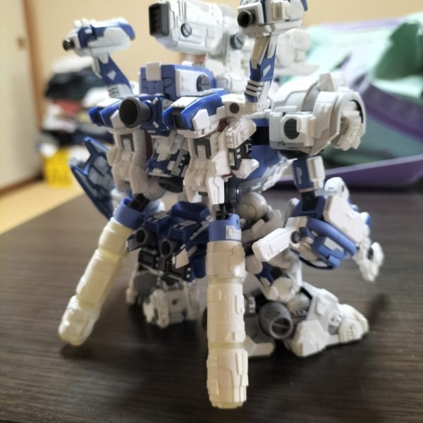 工作完了しました。バラして洗浄して、サフ塗って塗装していきます。どんなカラーリングにしようか色々妄想しております。（3枚目）
