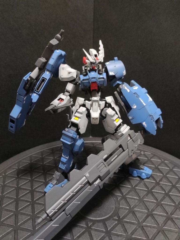 世間はジークアクスのリックドム。いまさらだけどコレカッコいい。武器が半端なくデカいしたくさんある。