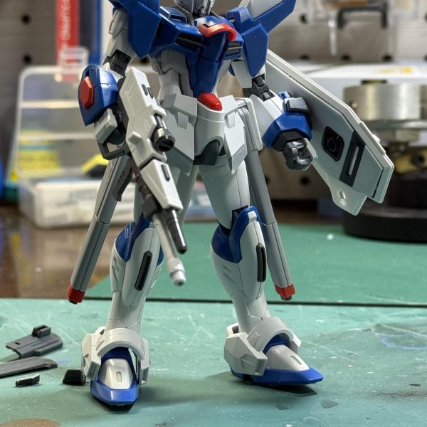ライジングフリーダムにフリーダム要素を追加して改修中。基本は完成したからあとは武装の改修や筋彫りをやって今月完成させたいな…（2枚目）