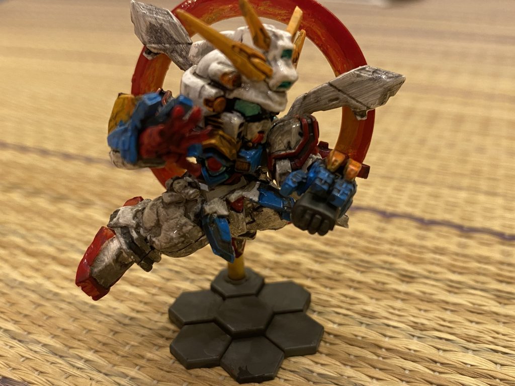 白の部分には水性ホビーカラーの白(艶アリ)青部分にはスカイブルーグレーには半艶を、スミイレがてら色を暗くするためにタミヤのスミイレ塗料ブラックを