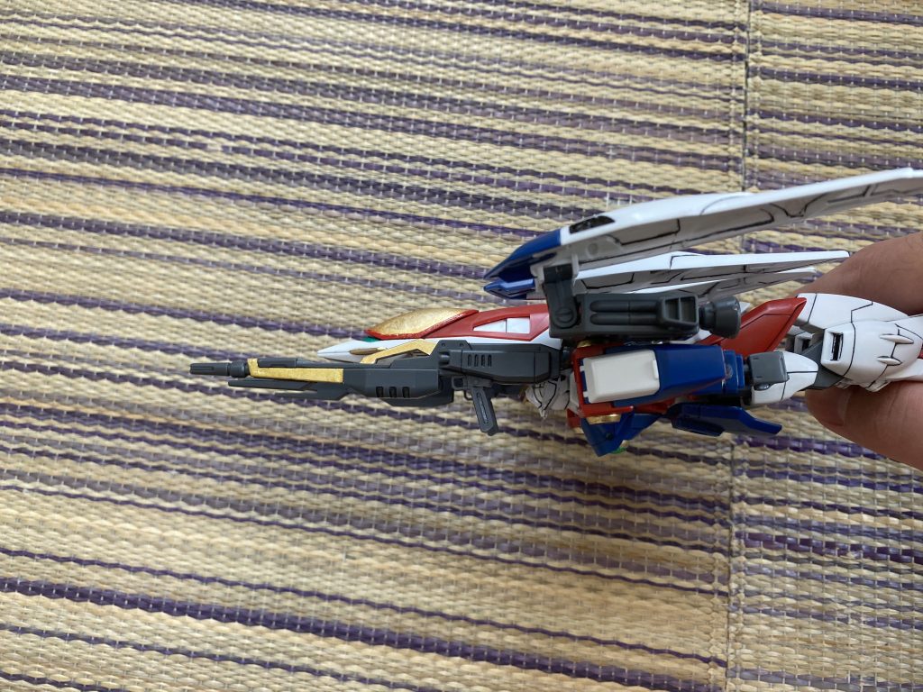何も改造しなくてもできるアニメ風ネオバード形態バスターライフルの持ち手とサイドスカートが変更点となってます。