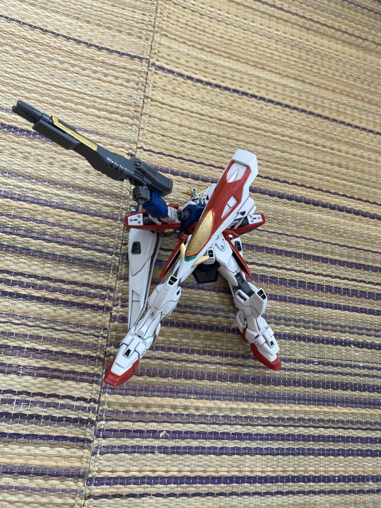 持ち手も付けてあるのでこんな構えまでできるように。