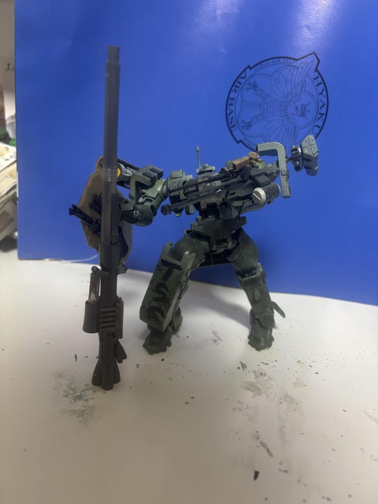 砲身は7mもある重榴弾砲であり砲弾を変えれば徹甲弾などの弾に変えられる