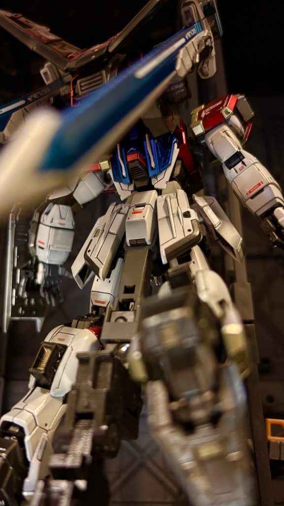 いいキットは後ろ姿もカッコいい。(スタンドのアームが邪魔ですが)